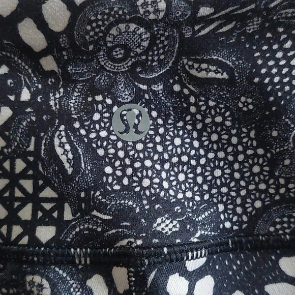 Lululemon Wunder Under Crop pretty lace Legging black white size 6 Athleisure - Picture 5 of 7
